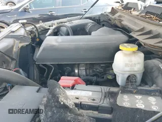 2019 Ram 1500 Tradesman z VIN 1C6RR6FG4KS613273, wystawiony jako IAAI lot #43088436 z przebiegiem 189 031 mil mil oraz . Historia ofert i sprzedaży dostępna na DreamBid. Obrazek 19.