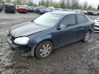 2008 Volkswagen Jetta S z VIN 3VWJM71K38M131950, wystawiony jako Copart lot #51752265 z przebiegiem 133 458 mil mil oraz Szkoda całkowita • Salvage title. Historia ofert i sprzedaży dostępna na DreamBid. Obrazek 1.