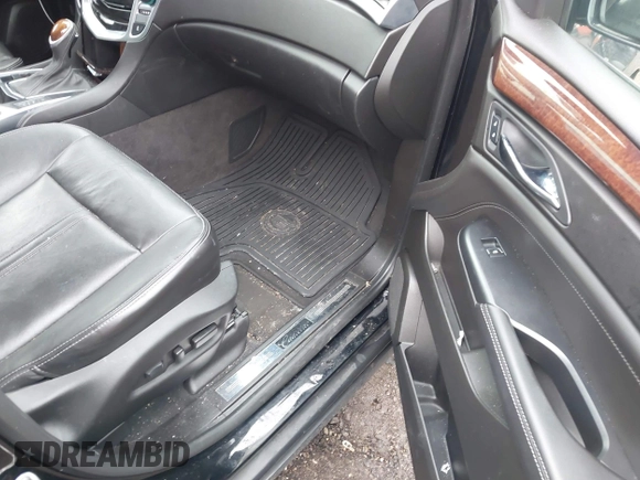 2014 Cadillac SRX Luxury Collection with VIN 3GYFNBE35ES569527, listed as a IAAI auction lot 41952555 with 152,978 mi miles and . Bid and sale history available at carsss.com. Image 5.