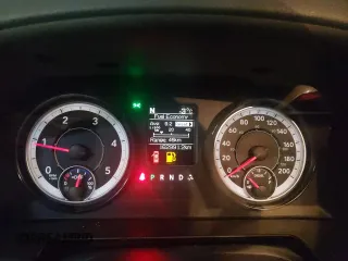 2018 Ram 1500 SLT z VIN 1C6RR7GM8JS226184, wystawiony jako Copart lot #84210974 z przebiegiem 162 991 mil mil oraz Szkoda całkowita • Salvage title. Historia ofert i sprzedaży dostępna na DreamBid. Obrazek 9.