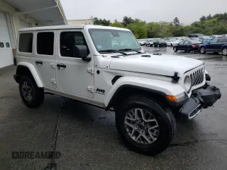2025 Jeep Wrangler Sahara z VIN 1C4PJXEN6SW546780, wystawiony jako Copart lot #55800685 z przebiegiem 6 063 mil mil oraz Czysty tytuł • Clean title. Historia ofert i sprzedaży dostępna na DreamBid. Obrazek 4.