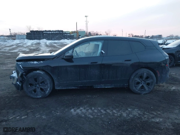 2025 BMW iX xDrive50 with VIN WB523CF00SCS59609, listed as a IAAI auction lot 41390132 with 5,282 mi miles. Bid and sale history available at carsss.com. Image 14.