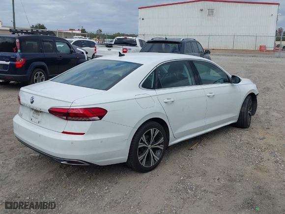 2020 Volkswagen Passat 2.0T SEL with VIN 1VWCA7A36LC004758, listed as a IAAI auction lot 40731847 with 112,972 mi miles. Bid and sale history available at carsss.com. Image 4.
