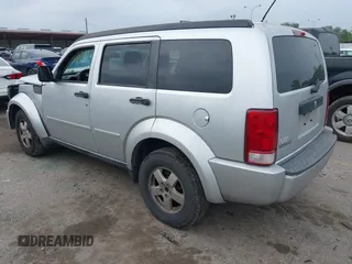 2008 Dodge Nitro SXT z VIN 1D8GT28K38W124264, wystawiony jako IAAI lot #41933674 z przebiegiem 292 756 mil mil oraz . Historia ofert i sprzedaży dostępna na DreamBid. Obrazek 3.