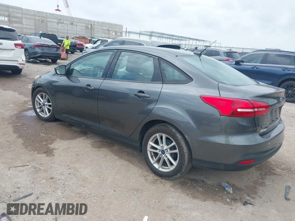 2018 Ford Focus SE z VIN 1FADP3F23JL321768, wystawiony jako IAAI lot #42415788 z przebiegiem 124 126 mil mil oraz . Historia ofert i sprzedaży dostępna na DreamBid. Obrazek 3.
