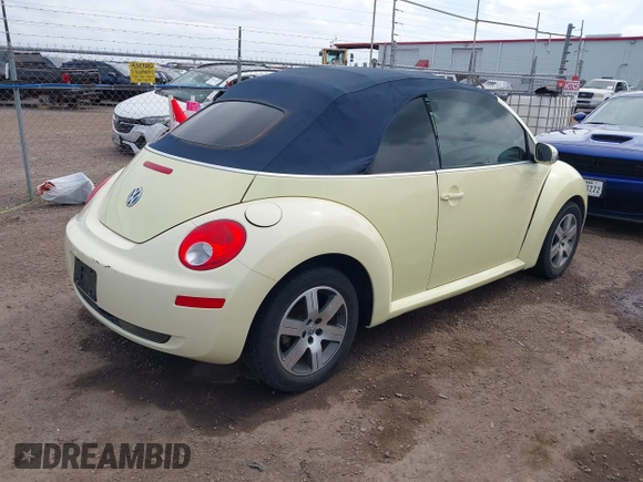 2006 Volkswagen Beetle z VIN 3VWPF31Y66M311261, wystawiony jako IAAI lot #41599012 z przebiegiem 133 792 mil mil oraz . Historia ofert i sprzedaży dostępna na DreamBid. Obrazek 4.