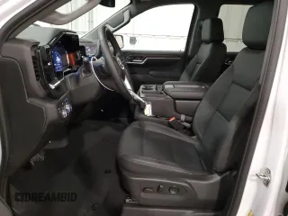 2025 GMC Sierra 1500 SLT z VIN 1GTUUDED0SZ240561, wystawiony jako Copart lot #60465185 z przebiegiem 6 904 mil mil oraz Czysty tytuł • Clean title. Historia ofert i sprzedaży dostępna na DreamBid. Obrazek 7.