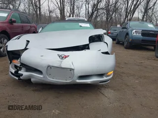 2001 Chevrolet Corvette z VIN 1G1YY32G715118809, wystawiony jako IAAI lot #41570974 z przebiegiem 118 819 mil mil oraz . Historia ofert i sprzedaży dostępna na DreamBid. Obrazek 12.