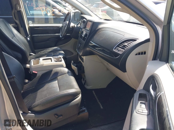 2011 Chrysler Town & Country Touring L with VIN 2A4RR8DG8BR797653, listed as a IAAI auction lot 42115304 with 185,613 mi miles and . Bid and sale history available at DreamBid. Image 5.