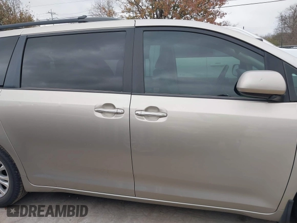2015 Toyota Sienna XLE с VIN 5TDYK3DC4FS677254, выставлен на аукционе IAAI как лот 41708885 с пробегом 122 637 миль миль и . История ставок и продаж доступна на DreamBid. Изображение 13.