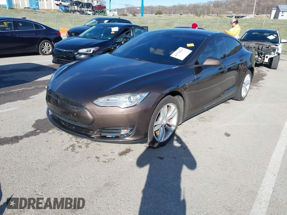 2014 Tesla Model S 60 with VIN 5YJSA1H17EFP33275, listed as a IAAI auction lot 41778167 with 202,749 mi miles and . Bid and sale history available at DreamBid. Image 20.