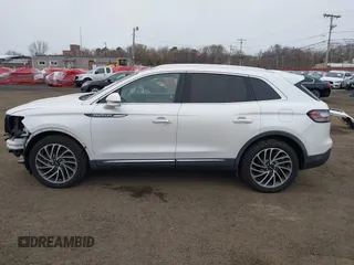2019 Lincoln Nautilus Reserve z VIN 2LMPJ8L92KBL56116, wystawiony jako IAAI lot #42011799 z przebiegiem 71 836 mil mil oraz . Historia ofert i sprzedaży dostępna na DreamBid. Obrazek 14.