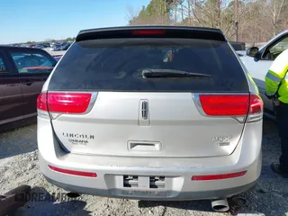 2014 Lincoln MKX with VIN 2LMDJ8JK3EBL15281, listed as a IAAI auction lot 41600646 with 201,995 mi miles. Bid and sale history available at carsss.com. Image 16.