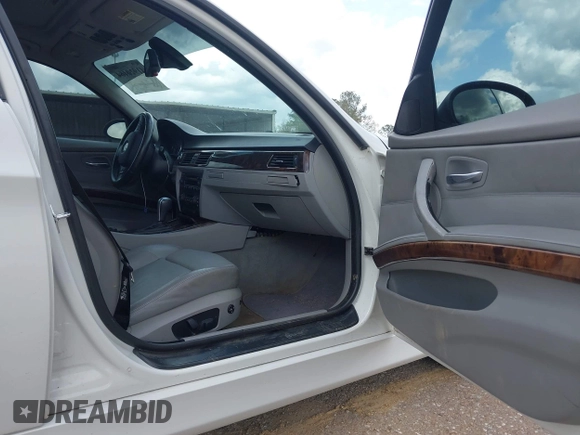 2006 BMW 3 Series 325i with VIN WBAVB175X6NK31827, listed as a IAAI auction lot 41920464 with 174,885 mi miles and . Bid and sale history available at DreamBid. Image 5.