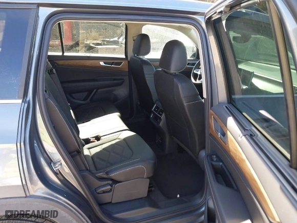 2025 Volkswagen Atlas 2.0T SE w/Technology with VIN 1V2WR2CA4SC510416, listed as a IAAI auction lot 41591394 with 6,939 mi miles. Bid and sale history available at carsss.com. Image 8.