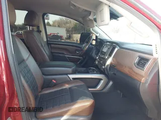 2017 Nissan Titan Pro-4X z VIN 1N6BA1F43HN562377, wystawiony jako IAAI lot #41786607 z przebiegiem 95 207 mil mil oraz . Historia ofert i sprzedaży dostępna na DreamBid. Obrazek 5.