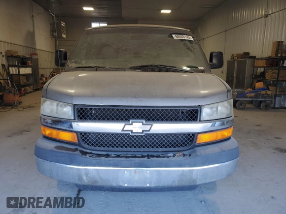 2009 Chevrolet Express Passenger z VIN 1GAGG25K691140635, wystawiony jako Copart lot #88503195 z przebiegiem 144 026 mil mil oraz Szkoda całkowita • Salvage title. Historia ofert i sprzedaży dostępna na DreamBid. Obrazek 5.