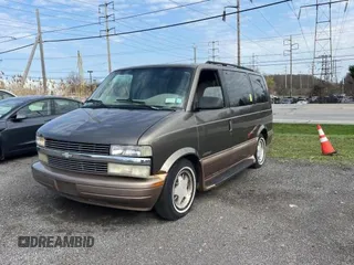 2000 Chevrolet Astro z VIN 1GNDM19W2YB102264, wystawiony jako Copart lot #54593295 z przebiegiem 244 323 mil mil oraz Tytuł czysty. Historia ofert i sprzedaży dostępna na DreamBid. Obrazek 2.