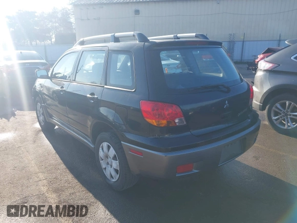 2004 Mitsubishi Outlander LS with VIN JA4LX31FX4U003476, listed as a IAAI auction lot 41290028 with 206,940 mi miles. Bid and sale history available at carsss.com. Image 3.
