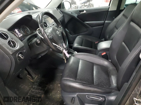 2013 Volkswagen Tiguan SE z VIN WVGBV3AX4DW055332, wystawiony jako Copart lot #42297805 z przebiegiem 109 606 mil mil oraz Szkoda całkowita • Salvage title. Historia ofert i sprzedaży dostępna na DreamBid. Obrazek 7.