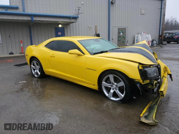 2010 Chevrolet Camaro 2SS z VIN 2G1FT1EW0A9111149, wystawiony jako Copart lot #43988415 z przebiegiem 73 678 mil mil oraz Szkody całkowita. Historia ofert i sprzedaży dostępna na DreamBid. Obrazek 4.