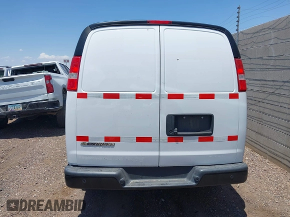 2021 Chevrolet Express Cargo z VIN 1GCWGAFP1M1235250, wystawiony jako IAAI lot #42678056 z przebiegiem 46 536 mil mil oraz . Historia ofert i sprzedaży dostępna na DreamBid. Obrazek 16.