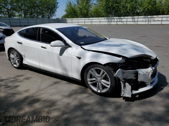 2013 Tesla Model S с VIN 5YJSA1CN3DFP05949, выставлен на аукционе Copart как лот 61244825 с пробегом 174 022 миль миль и Списание • Salvage title. История ставок и продаж доступна на DreamBid. Изображение 4.
