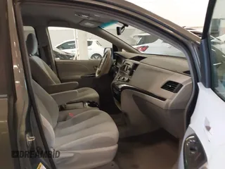 2011 Toyota Sienna LE AAS with VIN 5TDKK3DC1BS073077, listed as a IAAI auction lot 41916750 with 176,822 mi miles. Bid and sale history available at carsss.com. Image 5.