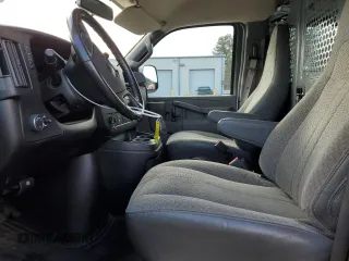 2022 GMC Savana z VIN 1GTZ7GF71N1139801, wystawiony jako Copart lot #87537345 z przebiegiem 66 731 mil mil oraz Szkoda całkowita • Salvage title. Historia ofert i sprzedaży dostępna na DreamBid. Obrazek 7.