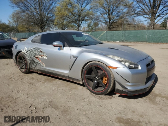 2009 Nissan GT-R Premium z VIN JN1AR54F89M252139, wystawiony jako Copart lot #52062915 z przebiegiem 73 483 mil mil oraz Szkody całkowita. Historia ofert i sprzedaży dostępna na DreamBid. Obrazek 4.