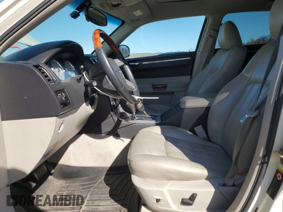 2005 Chrysler 300 with VIN 2C3AA63H85H153707, listed as a Copart auction lot 48615655 with 83,684 mi miles and Clean Title. Bid and sale history available at carsss.com. Image 7.