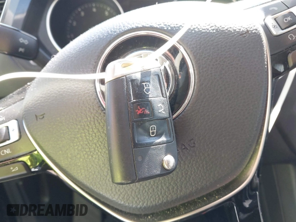 2018 Volkswagen Tiguan SEL z VIN 3VV2B7AX9JM142564, wystawiony jako IAAI lot #40630666 z przebiegiem 86 040 mil mil oraz . Historia ofert i sprzedaży dostępna na DreamBid. Obrazek 11.
