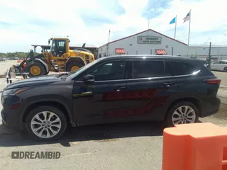 2021 Toyota Highlander Hybrid Limited with VIN 5TDYARAH8MS505859, listed as a IAAI auction lot 42751858 with 43,879 mi miles and . Bid and sale history available at DreamBid. Image 14.