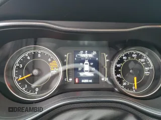 2020 Jeep Cherokee Altitude z VIN 1C4PJMLB9LD593614, wystawiony jako Copart lot #52877625 z przebiegiem 44 253 mil mil oraz Szkoda całkowita • Salvage title. Historia ofert i sprzedaży dostępna na DreamBid. Obrazek 9.