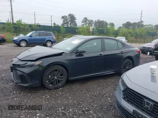 2025 Toyota Camry LE z VIN 4T1DBADK7SU513802, wystawiony jako IAAI lot #42259217 z przebiegiem 27 379 mil mil oraz . Historia ofert i sprzedaży dostępna na DreamBid. Obrazek 14.