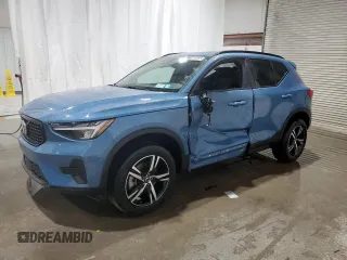 2024 Volvo XC40 Core Bright Theme z VIN YV4L12UK7R2331125, wystawiony jako Copart lot #57160855 z przebiegiem Nie podano mil oraz Szkoda całkowita • Salvage title. Historia ofert i sprzedaży dostępna na DreamBid. Obrazek 1.