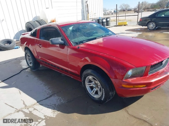 2008 Ford Mustang Deluxe with VIN 1ZVHT80N385130015, listed as a IAAI auction lot 41780793 with 119,873 mi miles. Bid and sale history available at carsss.com. Image 1.