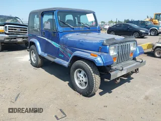 1995 Jeep Wrangler z VIN 1J4FY29S3SP213368, wystawiony jako IAAI lot #42425240 z przebiegiem 96 473 mil mil oraz . Historia ofert i sprzedaży dostępna na DreamBid. Obrazek 1.