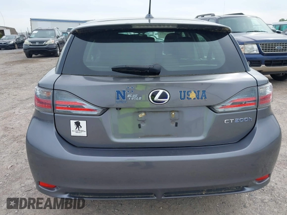 2012 Lexus CT 200h z VIN JTHKD5BH1C2063001, wystawiony jako IAAI lot #42329916 z przebiegiem 123 097 mil mil oraz . Historia ofert i sprzedaży dostępna na DreamBid. Obrazek 16.