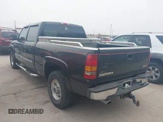 2003 GMC Sierra 1500HD SLE z VIN 1GTGC13U63F241508, wystawiony jako IAAI lot #41736802 z przebiegiem 228 853 mil mil oraz . Historia ofert i sprzedaży dostępna na DreamBid. Obrazek 3.