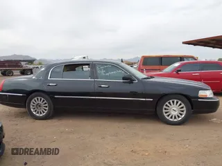 2008 Lincoln Town Car z VIN 2LNHM85WX8X636193, wystawiony jako IAAI lot #41916910 z przebiegiem Nie podano mil oraz . Historia ofert i sprzedaży dostępna na DreamBid. Obrazek 12.