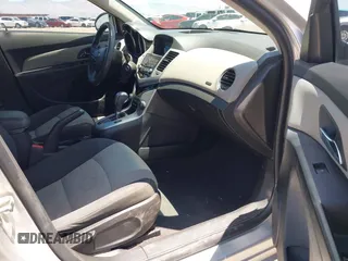2014 Chevrolet Cruze LS z VIN 1G1PA5SH6E7448472, wystawiony jako IAAI lot #42428958 z przebiegiem 105 872 mil mil oraz . Historia ofert i sprzedaży dostępna na DreamBid. Obrazek 5.