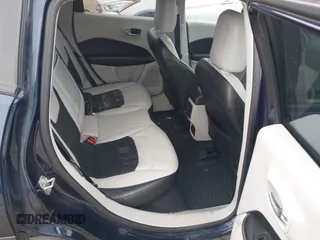 2018 Jeep Compass Altitude with VIN 3C4NJDBB8JT142514, listed as a IAAI auction lot 41528444 with 102,874 mi miles and . Bid and sale history available at carsss.com. Image 8.