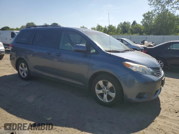 2013 Toyota Sienna LE AAS z VIN 5TDKK3DC5DS327389, wystawiony jako Copart lot #62218155 z przebiegiem 144 954 mil mil oraz Czysty tytuł • Clean title. Historia ofert i sprzedaży dostępna na DreamBid. Obrazek 4.