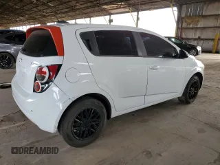 2016 Chevrolet Sonic LS z VIN 1G1JA6SHXG4118365, wystawiony jako Copart lot #50660315 z przebiegiem 129 039 mil mil oraz Czysty tytuł • Clean title. Historia ofert i sprzedaży dostępna na DreamBid. Obrazek 3.
