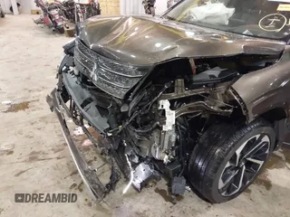 2024 Mitsubishi Outlander SEL z VIN JA4J4WA84RZ054131, wystawiony jako IAAI lot #41555718 z przebiegiem 17 559 mil mil oraz . Historia ofert i sprzedaży dostępna na DreamBid. Obrazek 6.