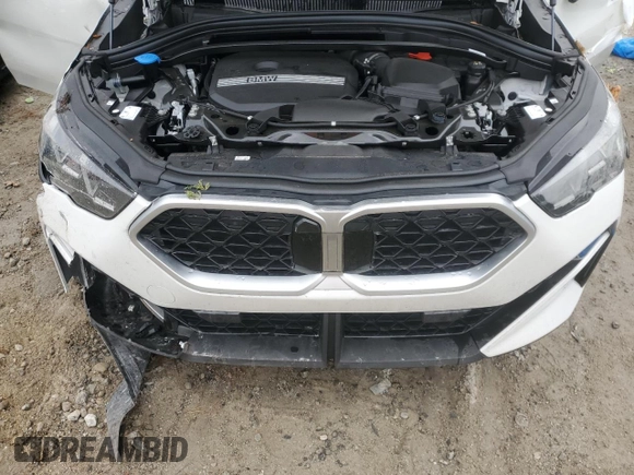 2025 BMW X2 xDrive28i with VIN WBX63GM0XS5085930, listed as a Copart auction lot 44300815 with 8,157 mi miles and Salvage Title. Bid and sale history available at carsss.com. Image 12.