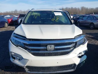 2017 Honda Pilot Touring with VIN 5FNYF6H98HB102313, listed as a IAAI auction lot 41244311 with 106,931 mi miles. Bid and sale history available at carsss.com. Image 13.