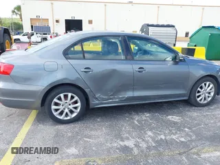 2011 Volkswagen Jetta Sedan SE w/Convenience & Sunroof with VIN 3VWDX7AJ9BM306477, listed as a IAAI auction lot 42144071 with 139,970 mi miles. Bid and sale history available at carsss.com. Image 6.