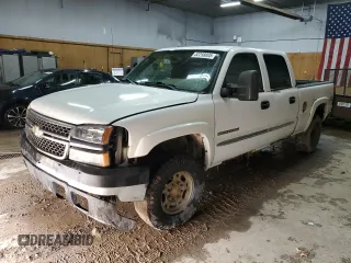 2004 GMC Sierra 2500HD SLE z VIN 1GTHK23UX4F188908, wystawiony jako Copart lot #52258005 z przebiegiem Nie podano mil oraz Czysty tytuł • Clean title. Historia ofert i sprzedaży dostępna na DreamBid. Obrazek 1.